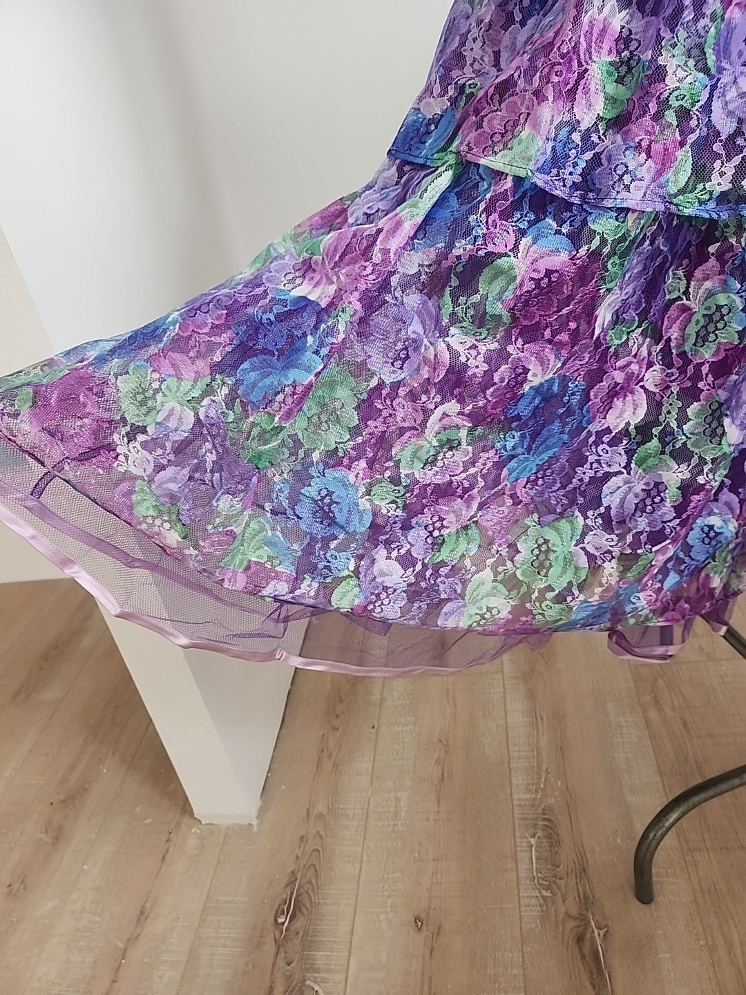 Kitch robe atypique violette vert dentelle jupon T38 Lina Innocenti ref portant