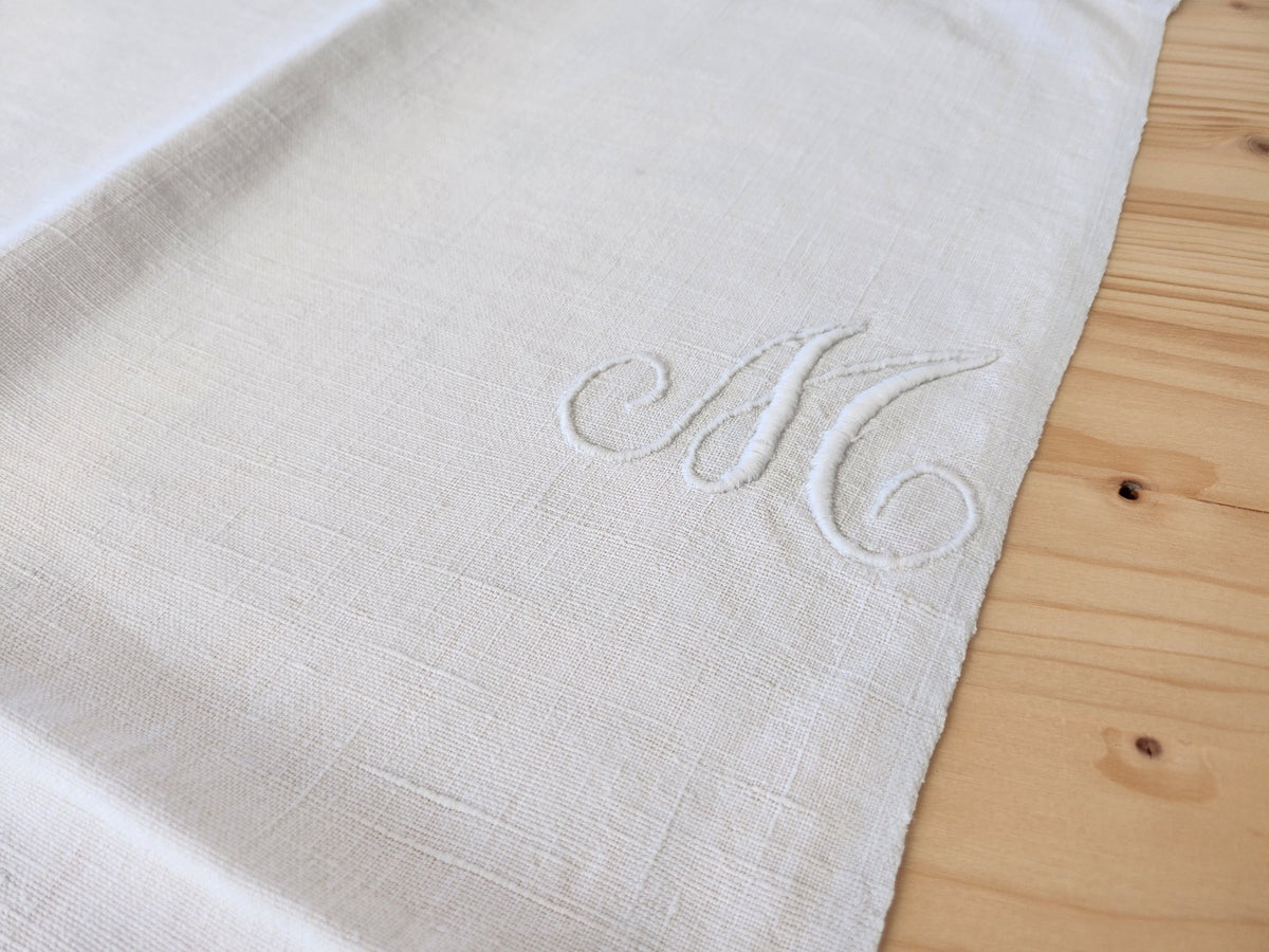 Ancien coupon   gros monogramme M tissu  toile ancienne  B8
