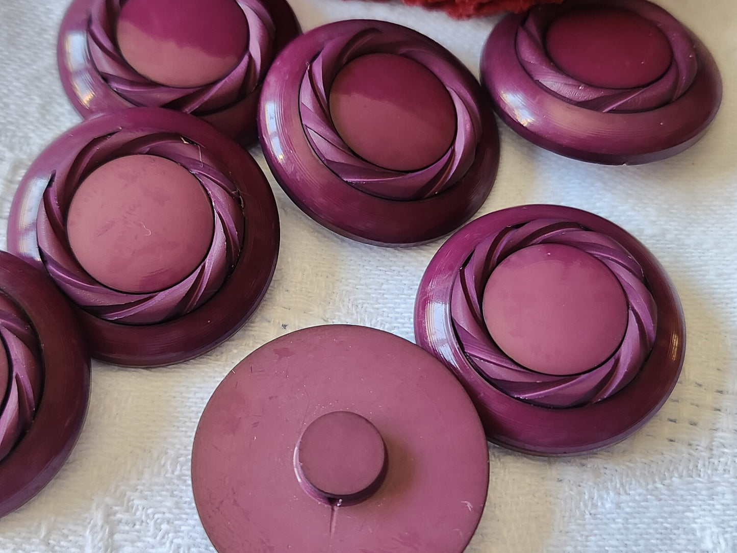 Lot 6 gros boutons vintage violet à pied diamètre 2,7 cm ref 376