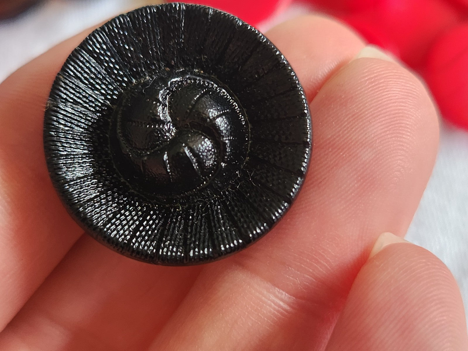 Bouton ancien en verre noir cœur spirale vintage 2,7 cm D14K