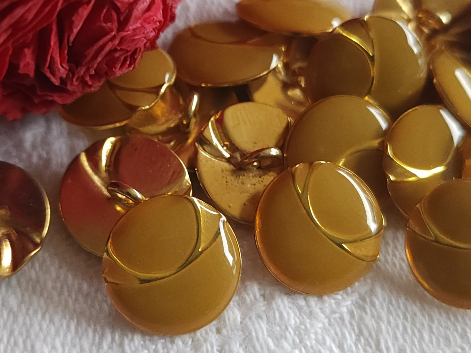 Lot 6 petits boutons en métal marron ocre deux tons 1,2 cm ref 6040