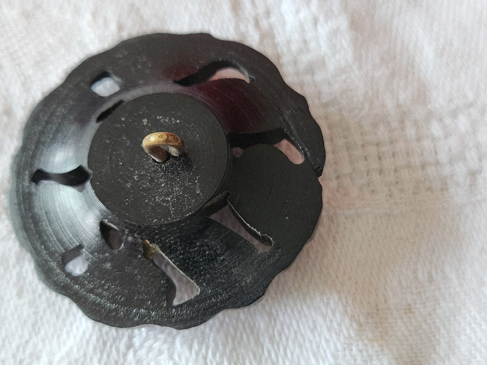 Gros bouton ancien collection noir  ajouré  original pied  3,2 cm ref 6000