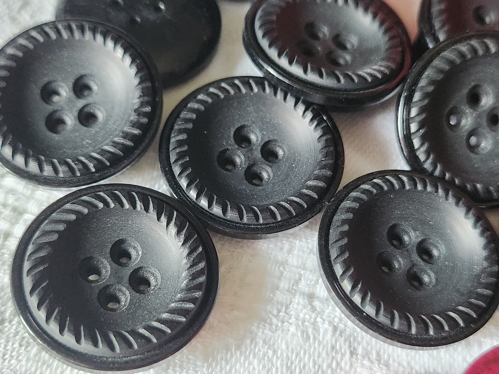 Lot 8 boutons vintage noir travaillé pied 2,4 cm ref 1799
