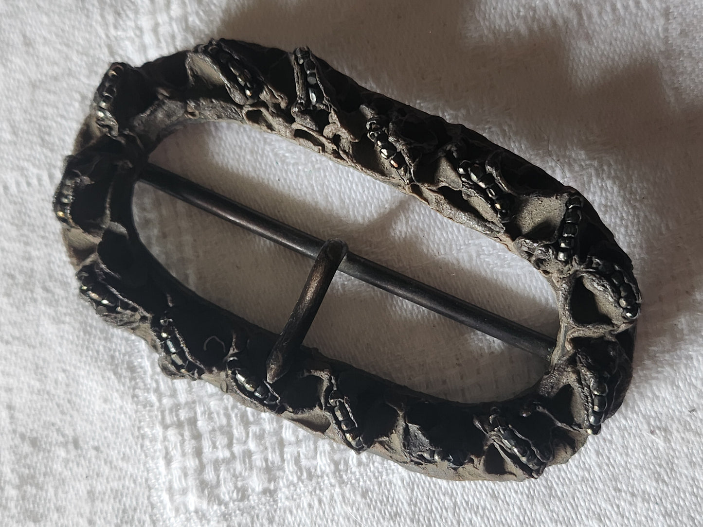 Enorme boucle de ceinture vintage résine et perle 8,2 cm sur 4,6 cm