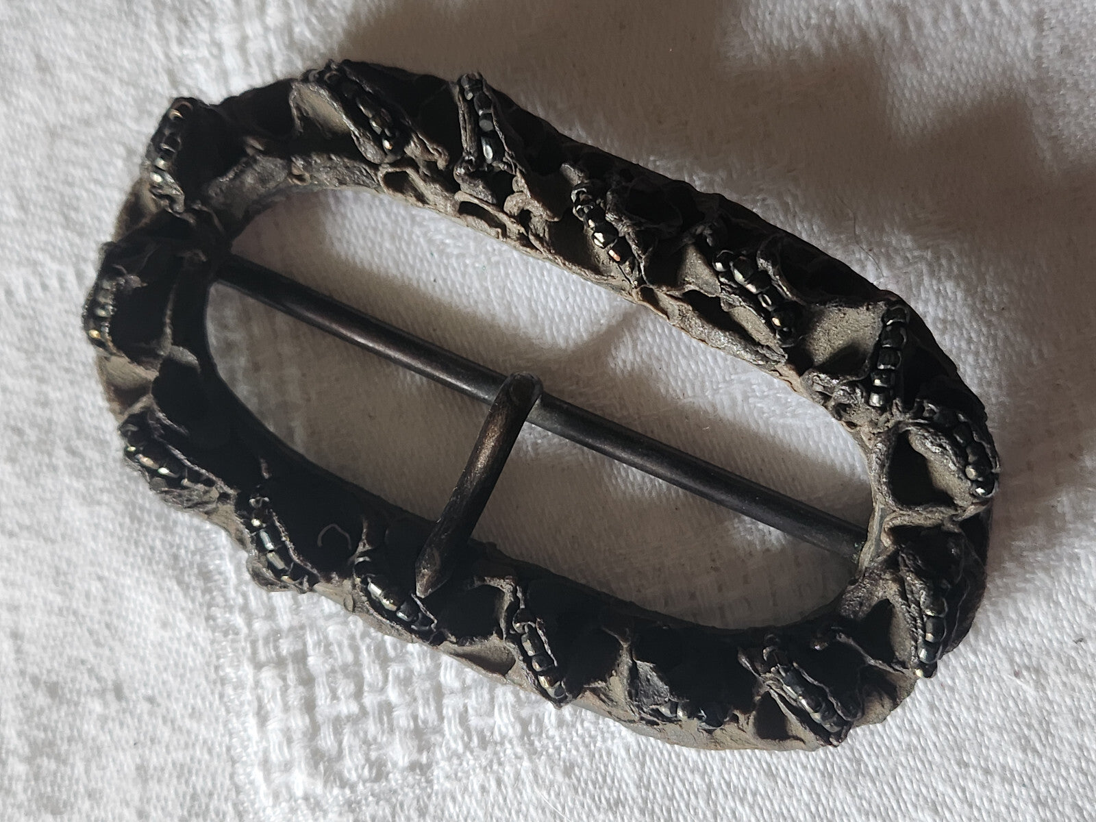 Enorme boucle de ceinture vintage résine et perle 8,2 cm sur 4,6 cm
