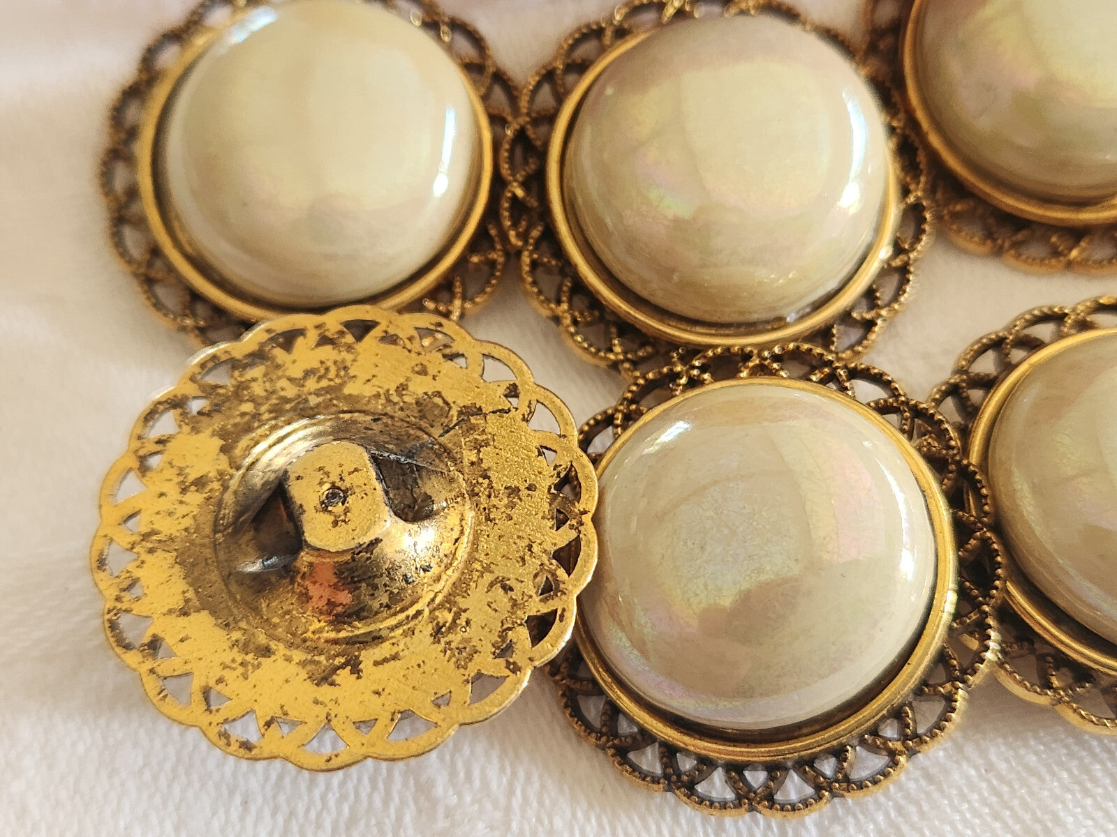 Lot 6 superbes boutons vintage coeur beige reflet modoré 2,3 cm ref 732