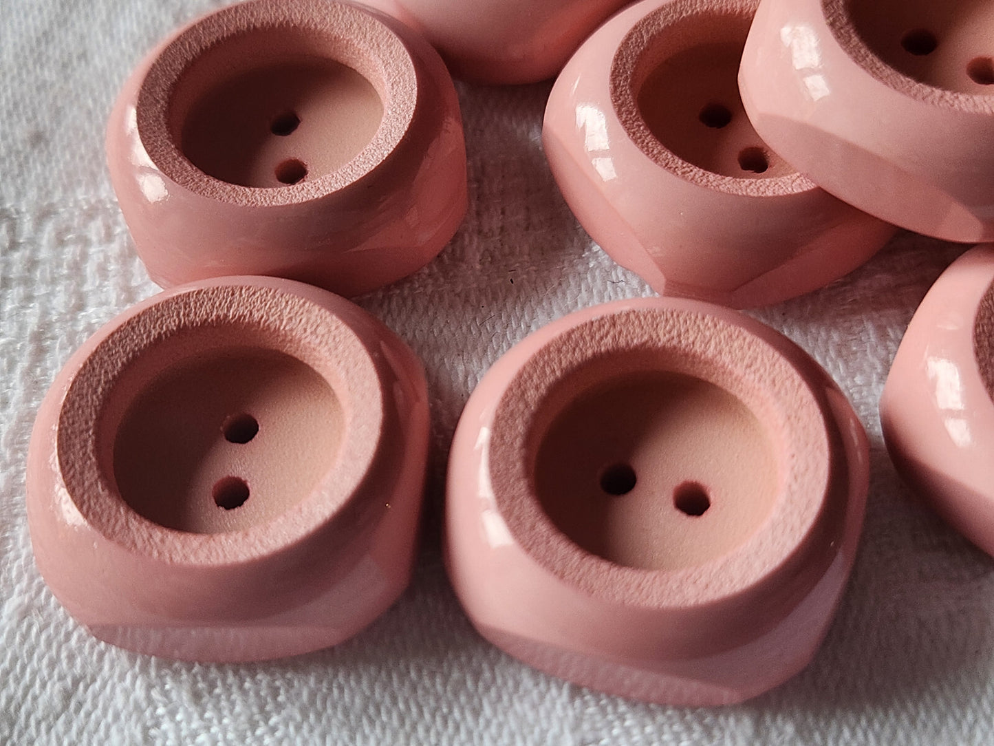 Lot 7 épais boutons vintage rose 2,2 cm lourd trous ref 4768