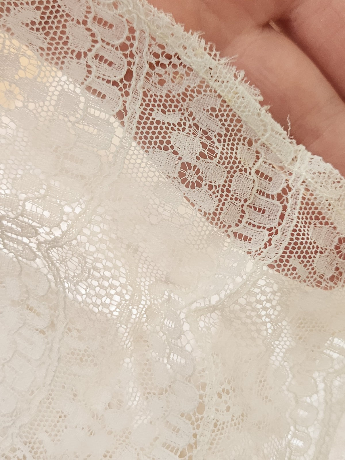Coupon de dentelle ancienne nylon pour appli incrustation T2-6