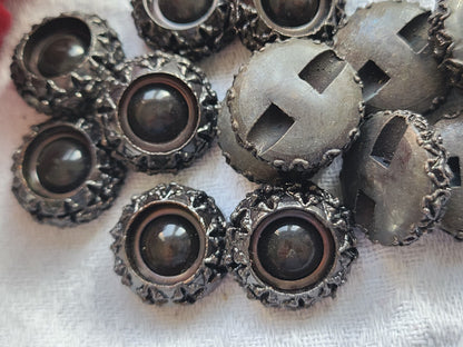 Lot 5 boutons vintage noir marron travaillé  à pied 1,9 cm ref 1423