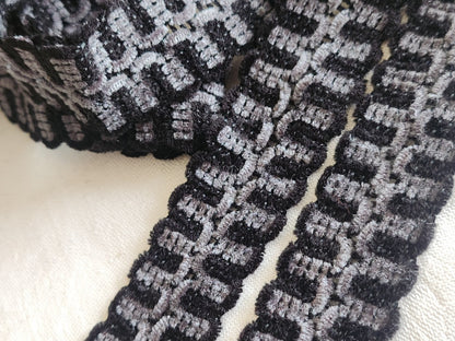 Large galon  chenille noir gris 3 m 40 sur 2,7 cm A5