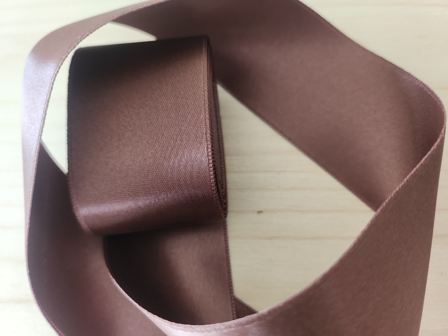 Ruban ancien satin vintage marron large 3 mètres 20 sur 3,8 cm double face T1-9