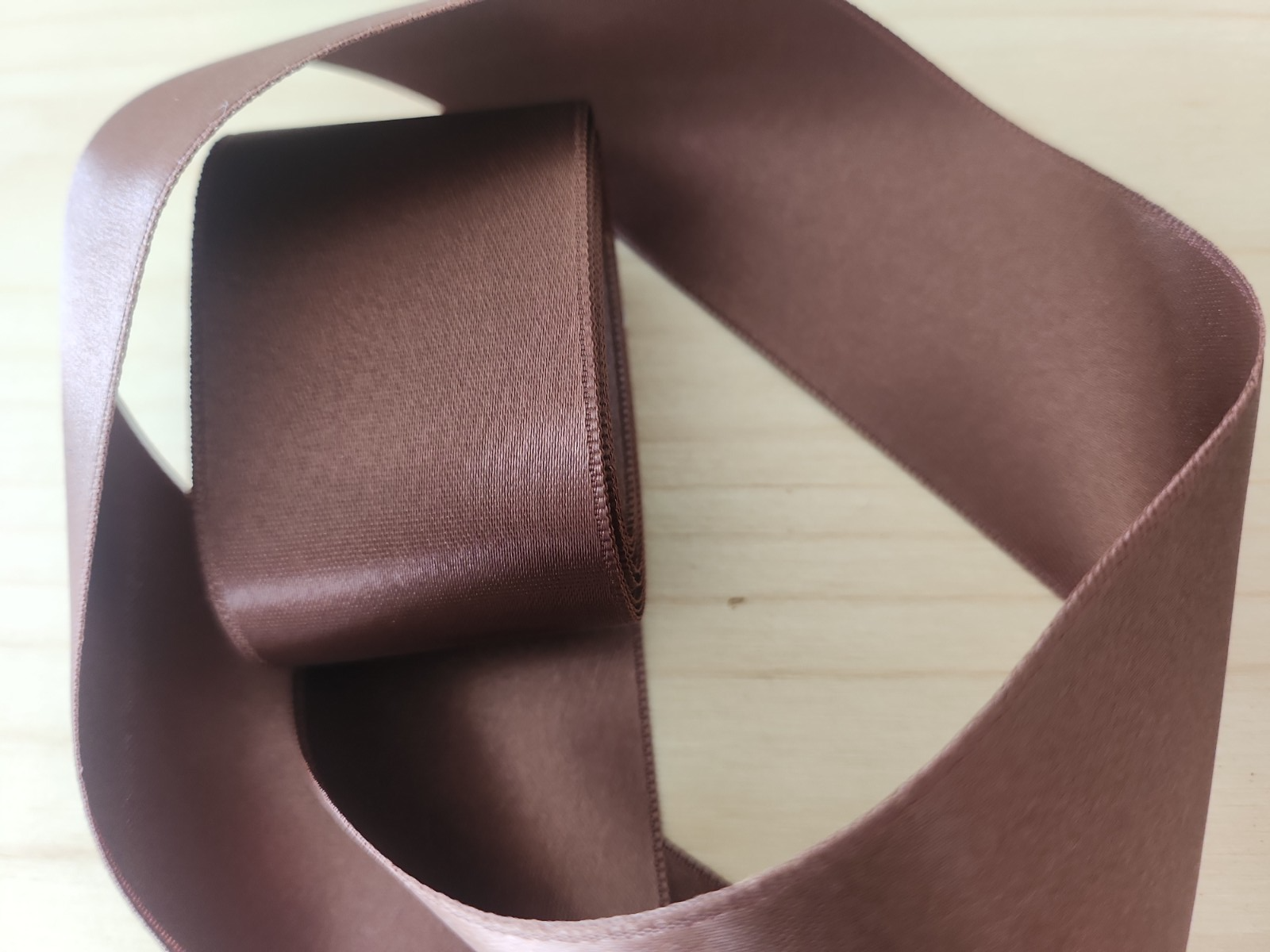 Ruban ancien satin vintage marron large 3 mètres 20 sur 3,8 cm double face T1-9