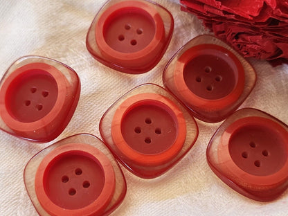 Lot 6 boutons vintage transparent rouge jolis à trous  2,3 cm ref 0019