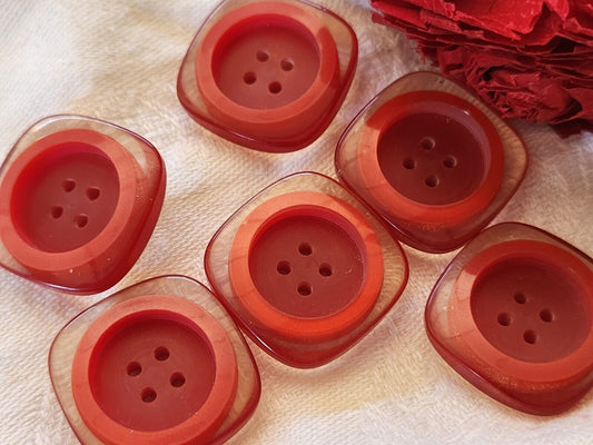 Lot 6 boutons vintage transparent rouge jolis à trous  2,3 cm ref 0019