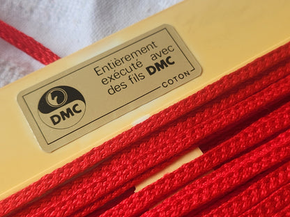 Galon vintage rouge fin 5 métres sur 0,4 cm DMC  A2