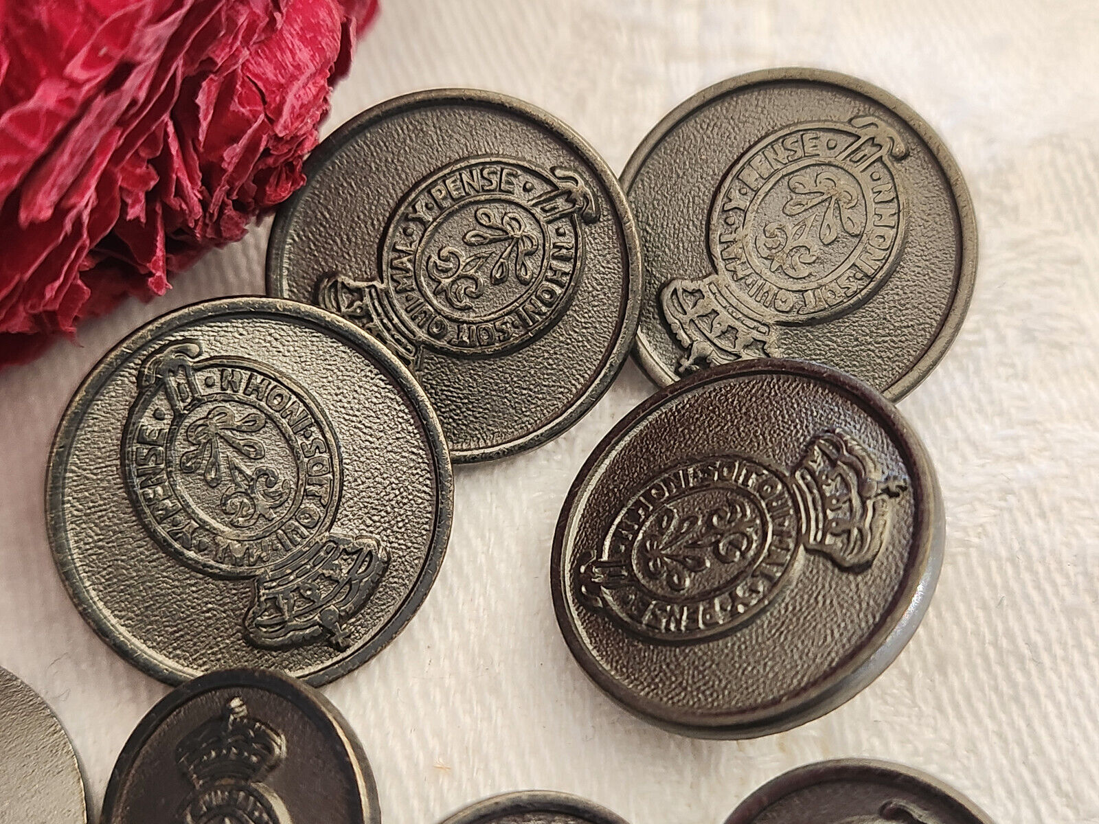 Lot 10 boutons vintage en métal argenté chevalier blason 1,5 et 2 cm ref 287