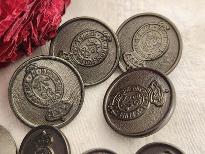 Lot 10 boutons vintage en métal argenté chevalier blason 1,5 et 2 cm ref 287