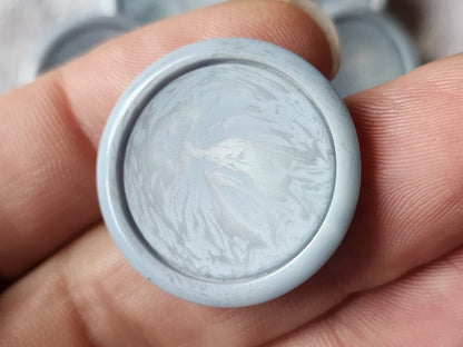 Lot 6 gros boutons vintage bleu chiné fond nacré à pied 2,6 cm ref 1471