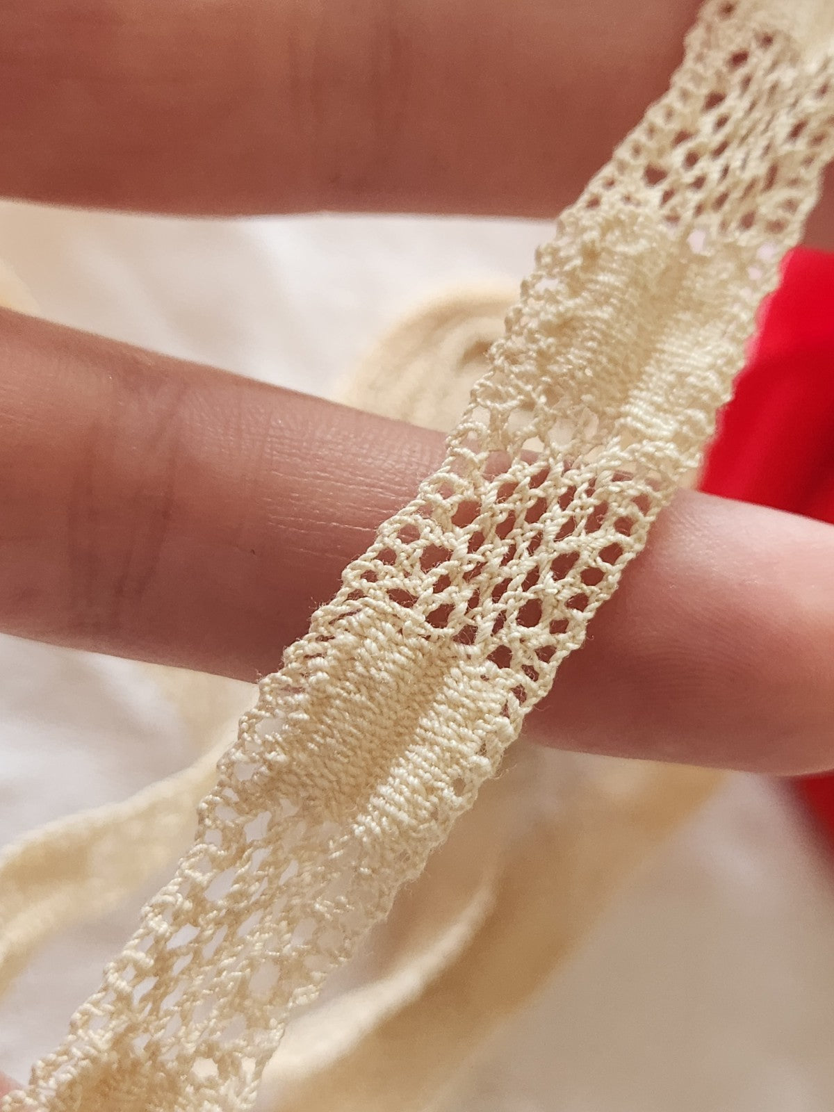 Dentelle ancienne beige 2 mètres 75 sur 1,3 cm fait main T2-5
