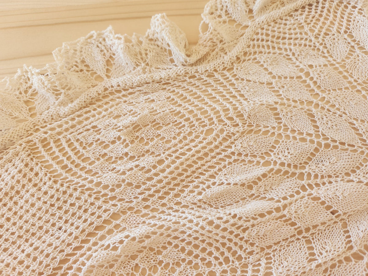 Grand napperon ancien crochet fin beige 38 cm sur 75 cm B7 main