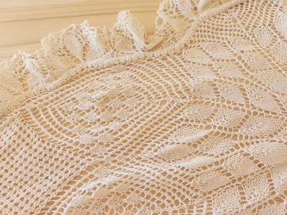 Grand napperon ancien crochet fin beige 38 cm sur 75 cm B7 main