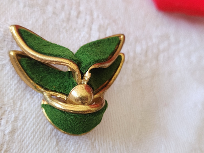 Bouton ancien metal vert  2,8 cm sur 3 cm original G2N