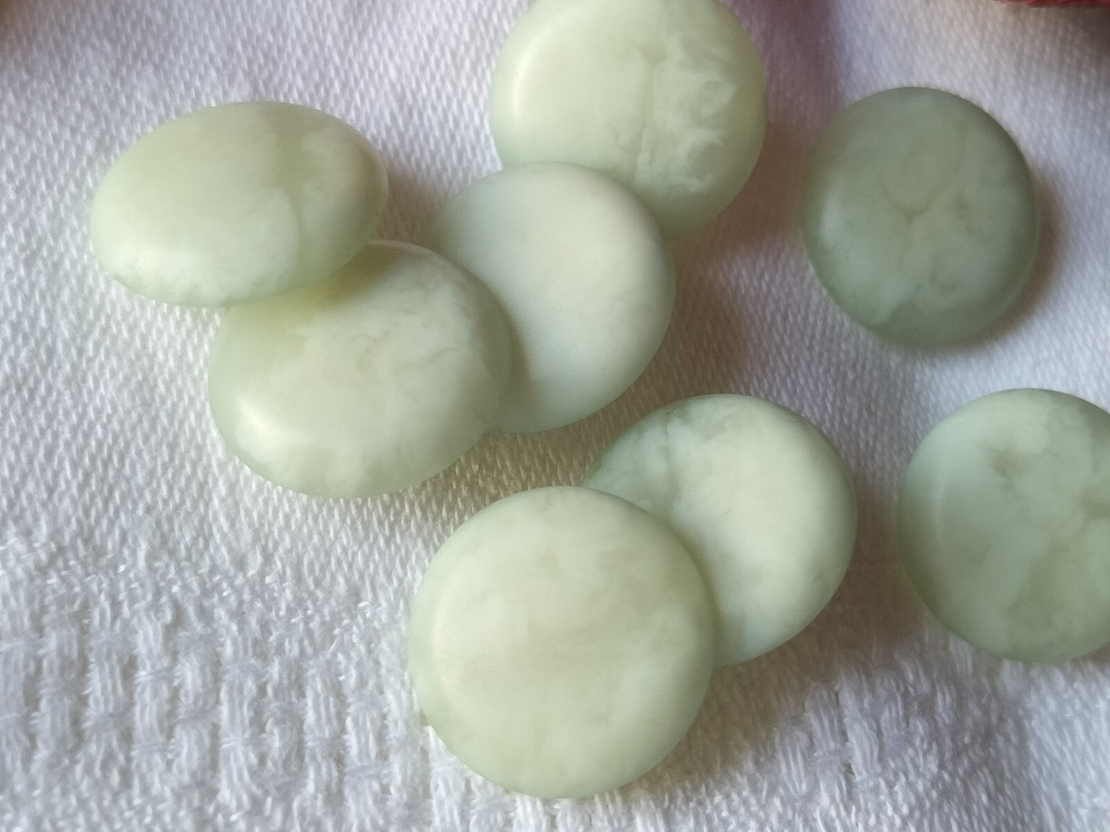 Lot 8 boutons vintage  vert marbrure ombragé pied 1,7 cm ref 1269