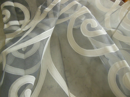 Coupon tissu superbe voilage gris arabesque  vert 1 m sur 1 m 08 B3