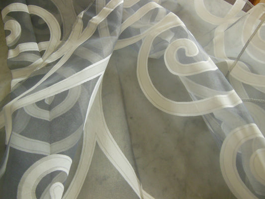 Coupon tissu superbe voilage gris arabesque  vert 1 m sur 1 m 08 B3
