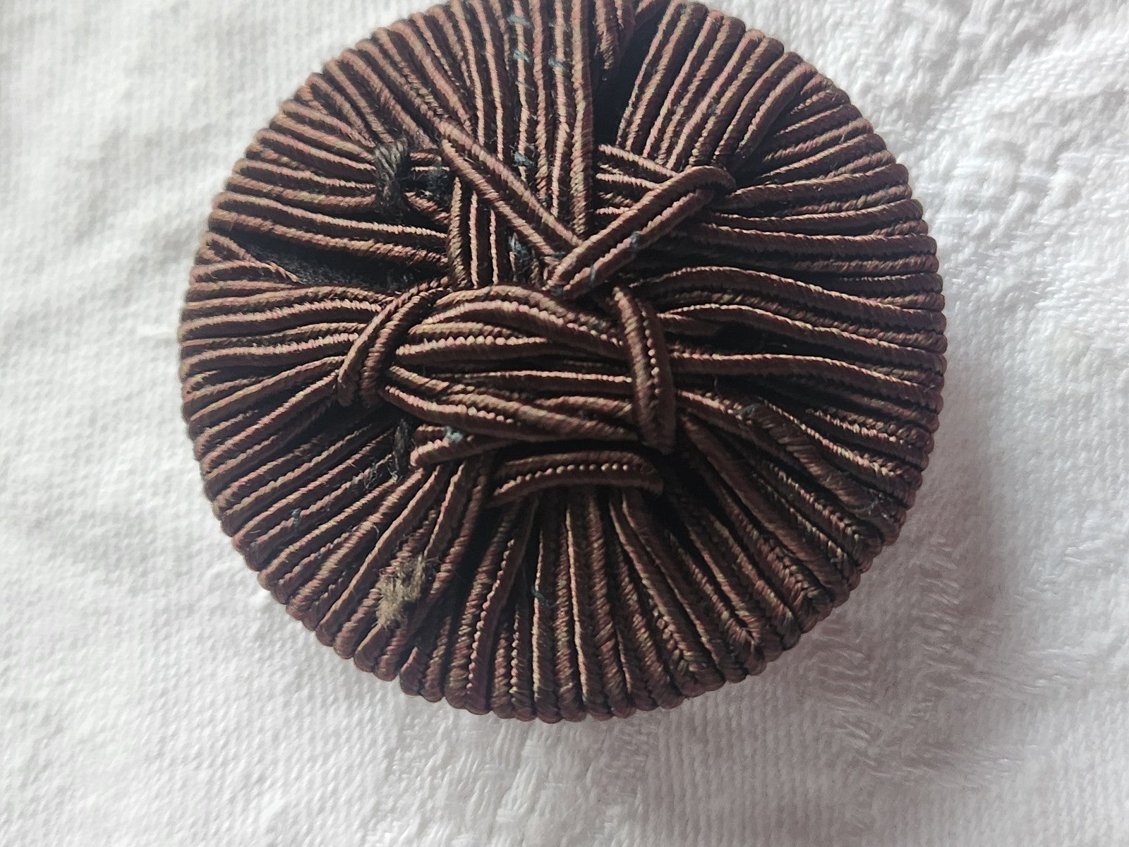 Enorme bouton ancien en  passementerie marron vintage pied 4,6 cm ref 2973