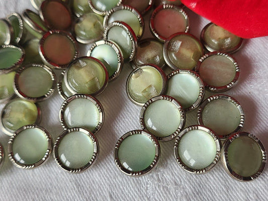 Lot 15 petit boutons vintage vert  monture métal pied  1,3 cm ref 1806