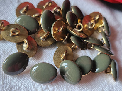 Lot 10 mini boutons vintage en métal vert kaki 0,9 cm sur 1,1 cm  ref 1955