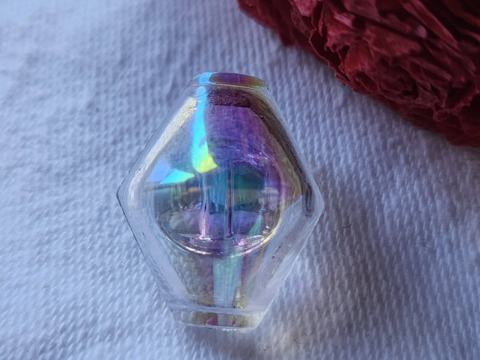 Bouton ancien en verre berlingot mordoré rose 1,8 sur 2,2 cm D12B