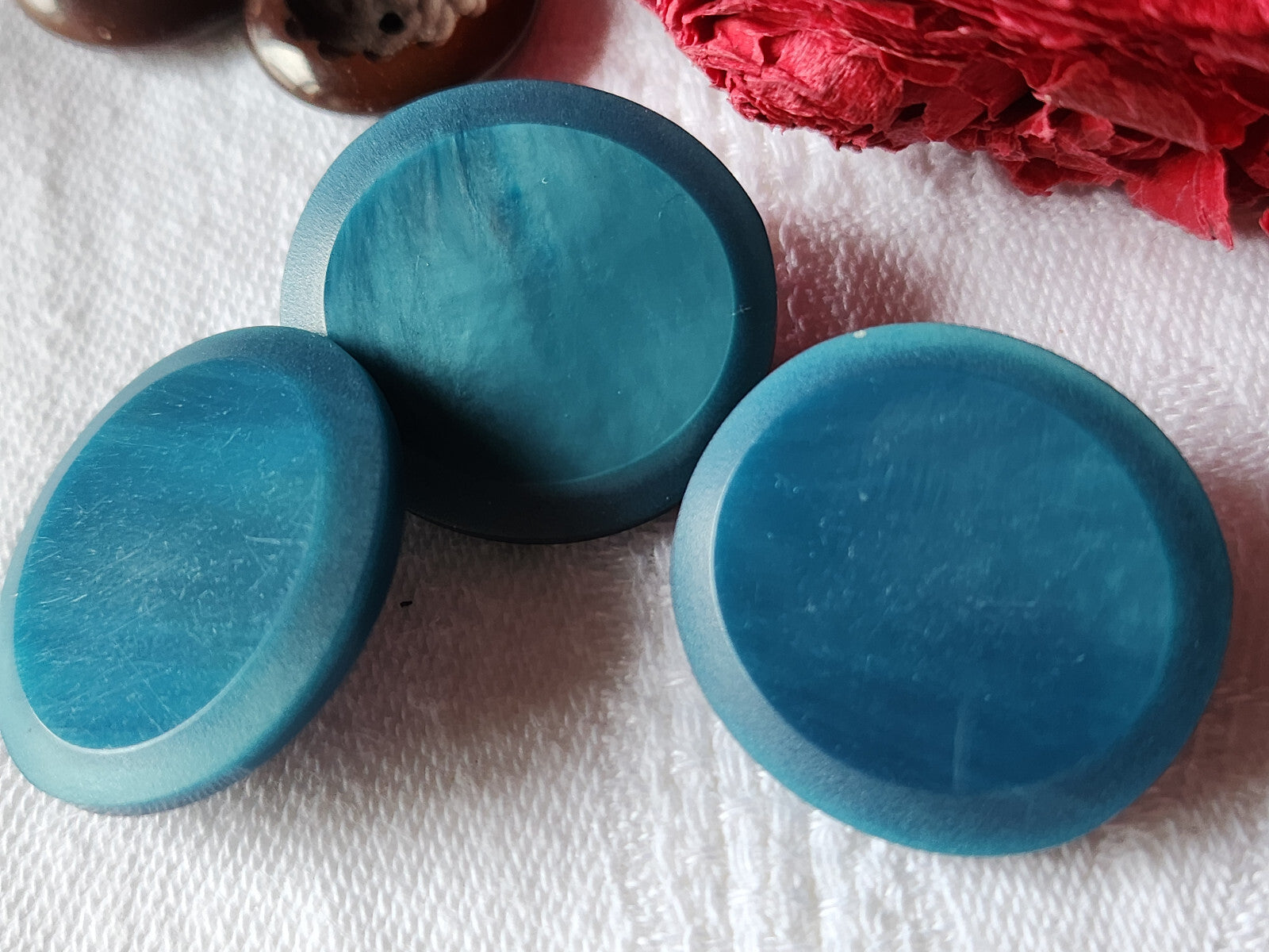 Trio boutons vintage bleu ovale pied mat lumineux 2,4 sur 2,6 cm ref 3221