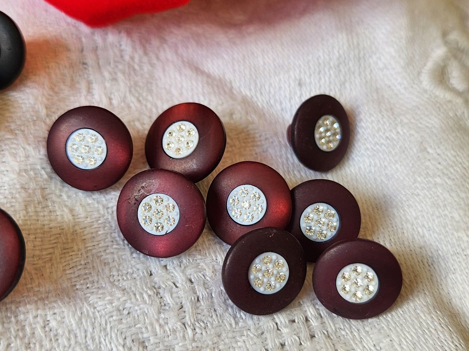 Lot 15 boutons vintage panaché coeur en strass 1,1 à 1,5 cm ref 410