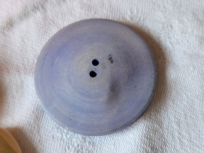 Gros bouton ancien spirale bleu trous  3,5 cm G17H
