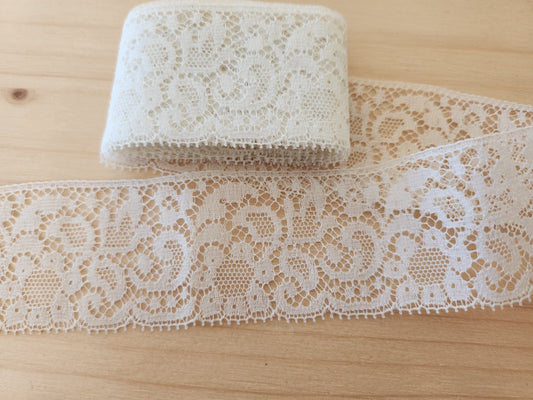 Dentelle large ancienne décor floral 1 mètre 90  sur 4 cm T3-4