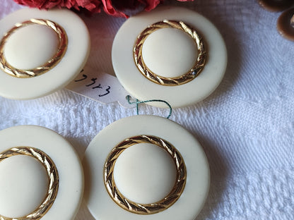 Lot 6 gros boutons vintage créme doré pied mat leger 3 cm ref 5683