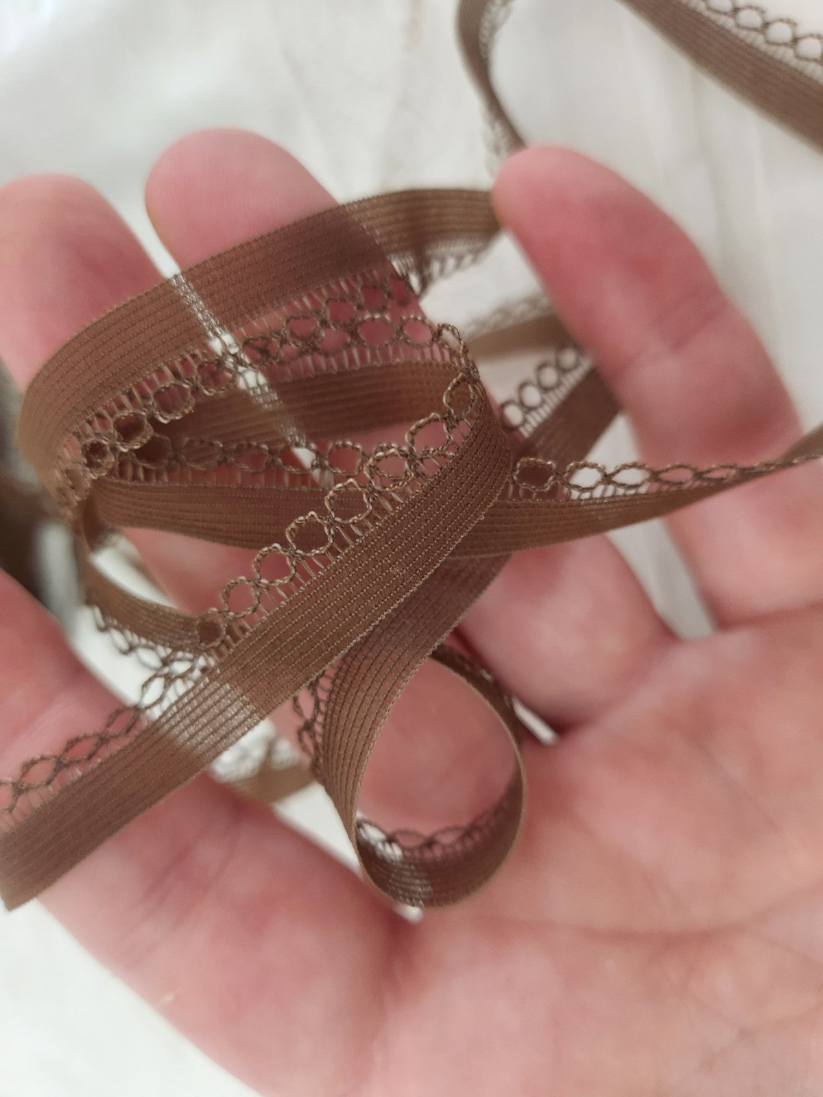 Dentelle vintage marron 10 mètres  sur 1,1 cm A1