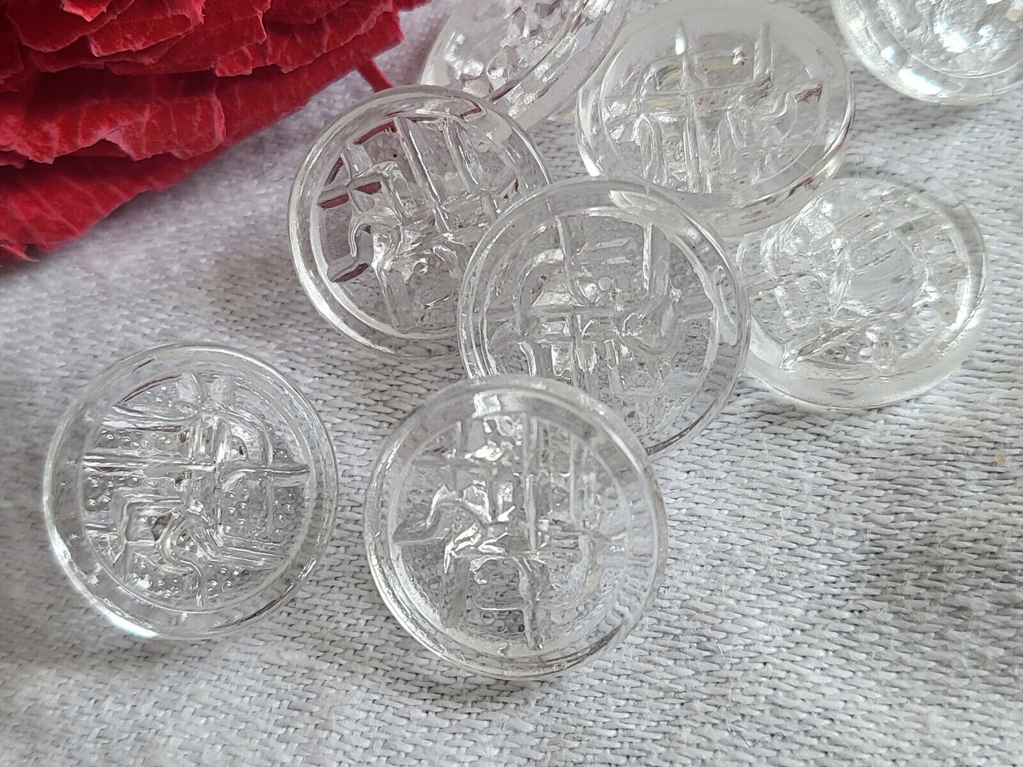 Lot 6 boutons anciens en verre motif creusé transparent 1,,4 cm ref 5449