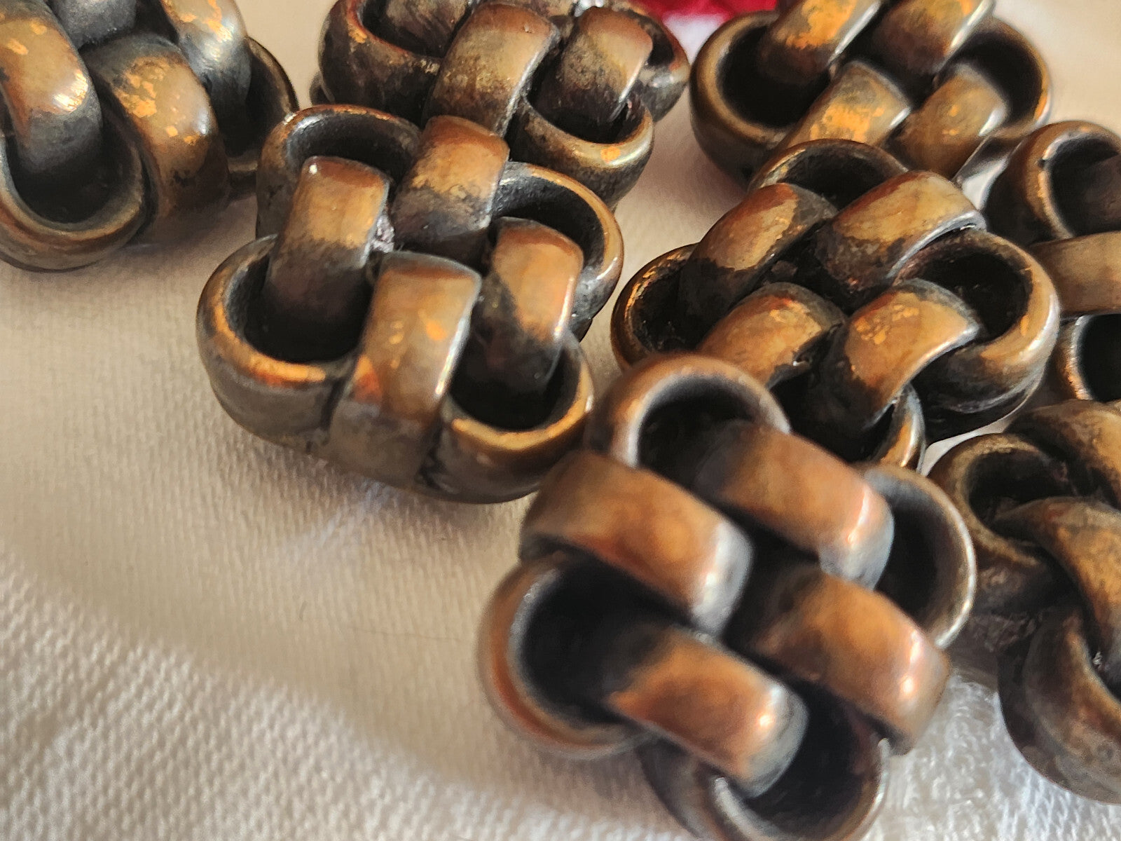 Lot 8 volumineux boutons vintage effet cuivré résine 2,4 cm ref 109