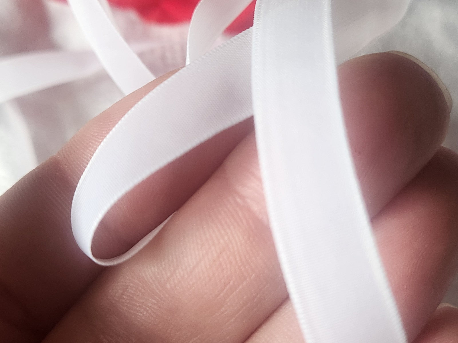 Ruban fin ancien nylon blanc 10 mètres sur 1 cm modiste mercerie B5 n°1