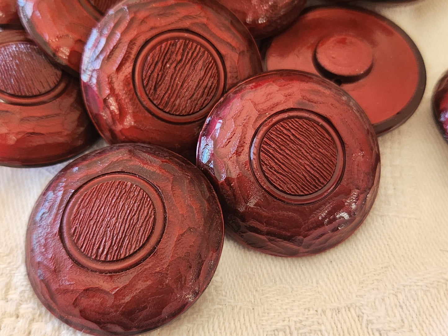 Lot 6 gros boutons vintage lie de vin lumineux rouge 3 cm pied ref 6082 **