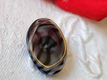 Bouton ancien en verre ovale vintage tigré gris violet 1,6 sur 2,2 cm D7A