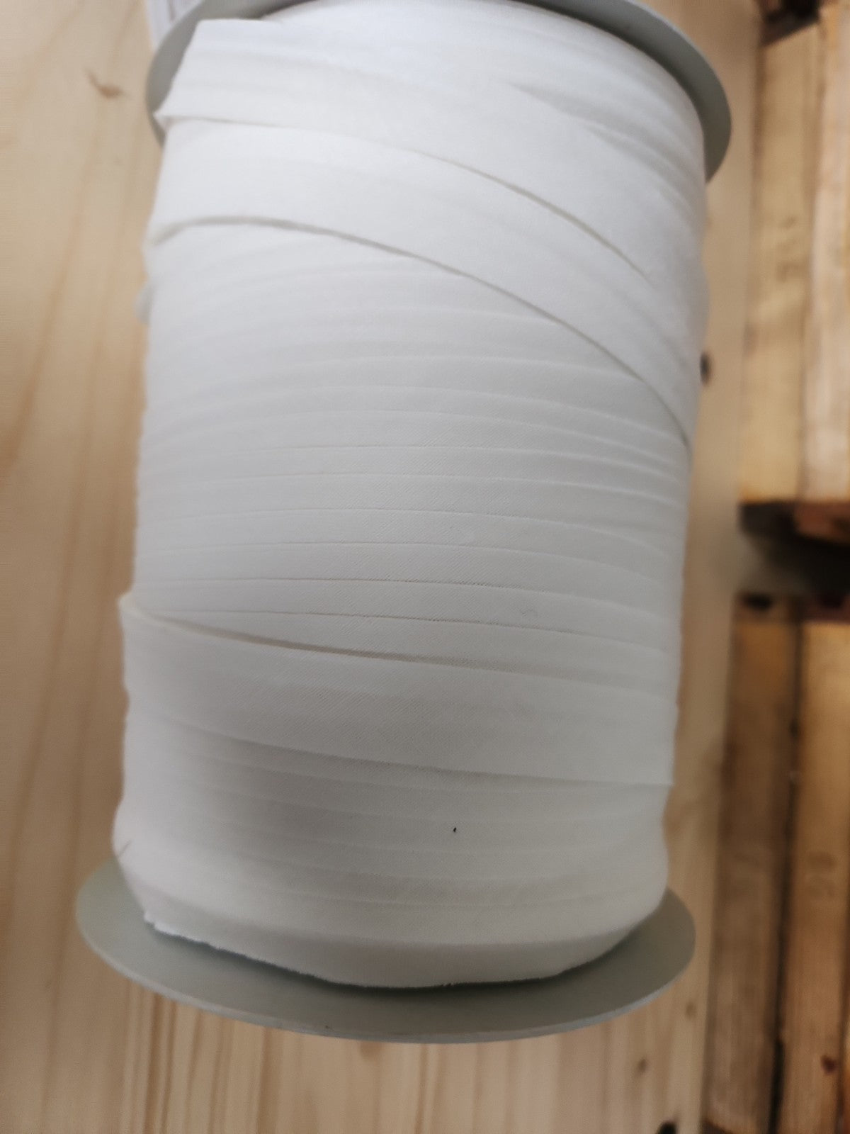 Biais blanc rouleau vintage centaines de mètres  sur 1,5 cm A4