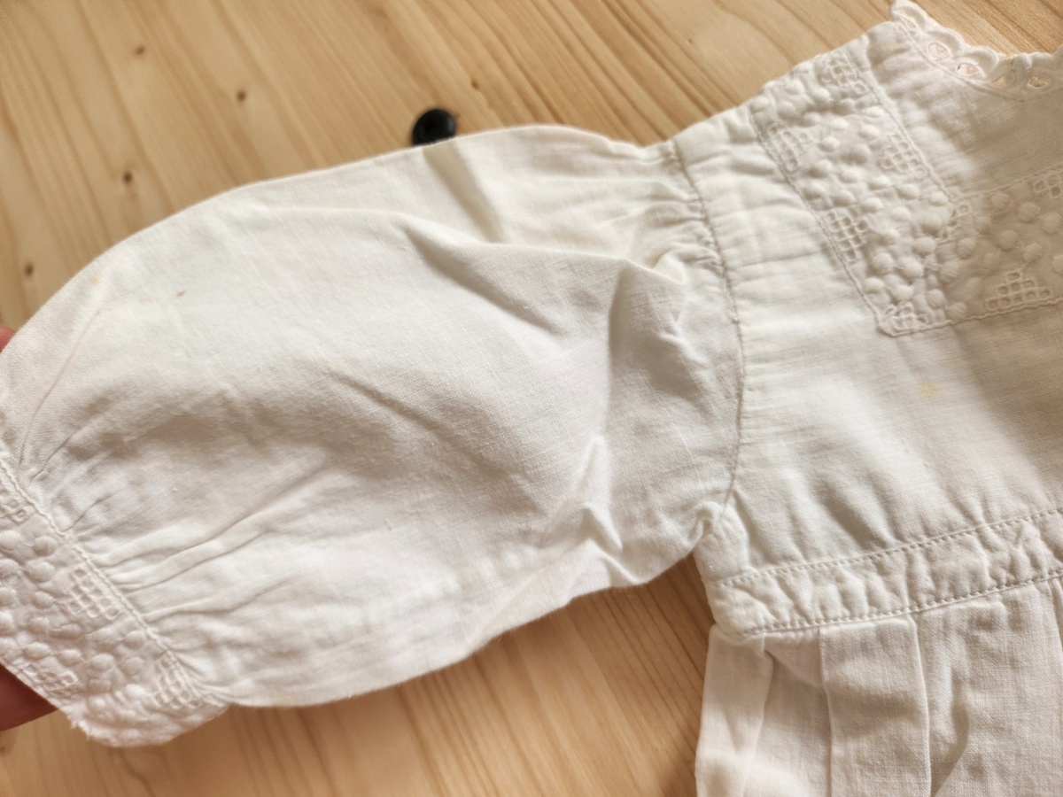 Petite robe ancienne enfant poupée blanc fine dentelle jour B6