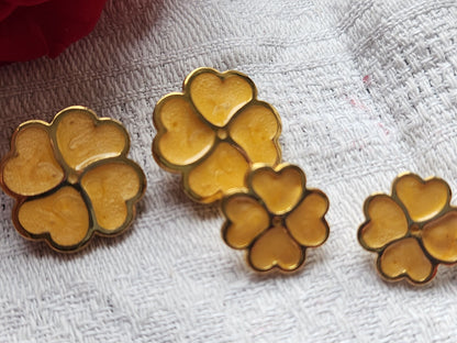 Lot4 jolis boutons vintage jaune fleur métal à pied 1,4 et 2,8 cm G18C