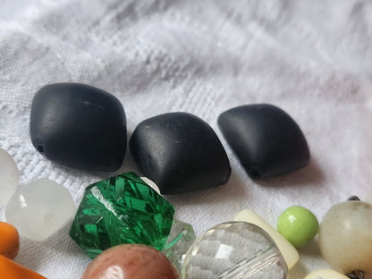 Lot 40 perles anciennes verre nacre panaché 0,7 à 2,2 cm T2