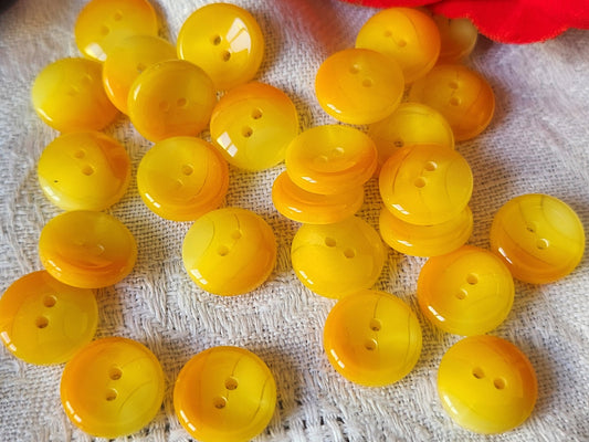 Lot 25 boutons vintage camaieu jaune orange trous 1,1 cm ref 61123
