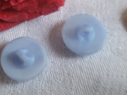 Duo boutons anciens en verre bleu clair mat laiteux  1,7 cm D19A